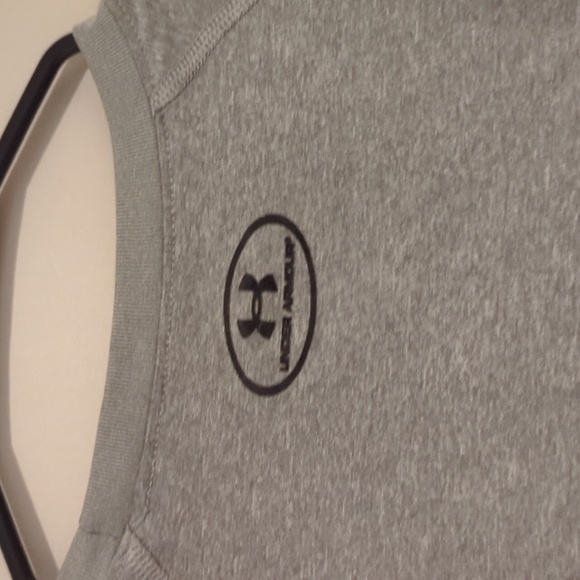 Men's small Under Armour T-shirt like new - Picture 2 of 2